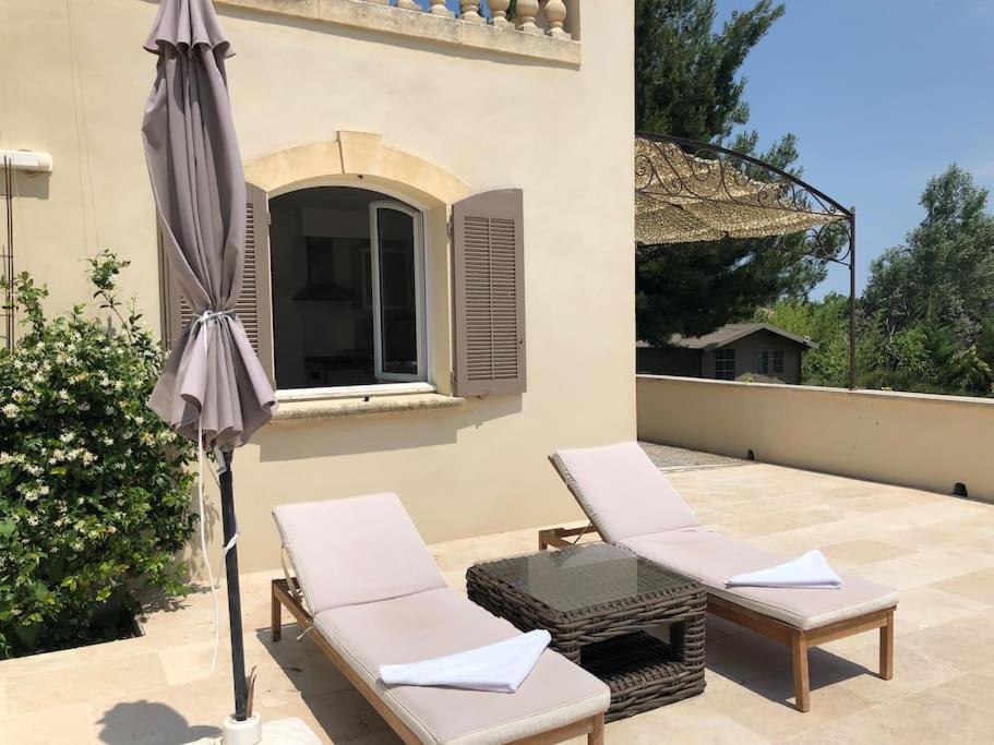 Appartement Dans Bastide A Saint Remy De Provence Exteriör bild
