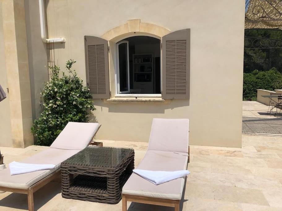 Appartement Dans Bastide A Saint Remy De Provence Exteriör bild